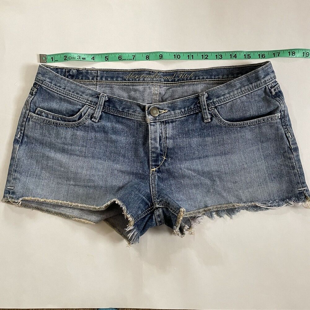 Abercrombie and Fitch Vintage Y2K Raw Hem Distressed Jean Shorts Size 8